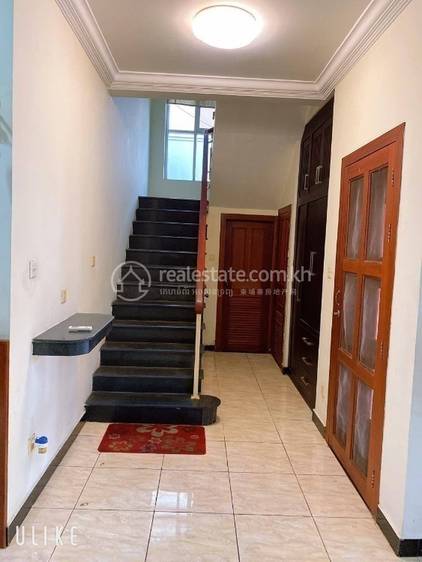 4 Bedrooms Vila For Sale & Rent for $1,100,000