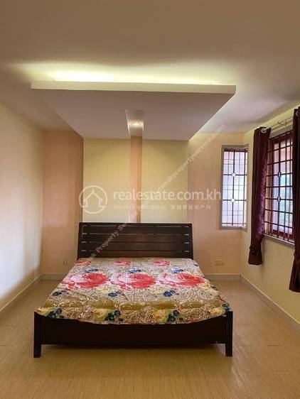 3 Bedrooms Vila K pronájmu for $1,000