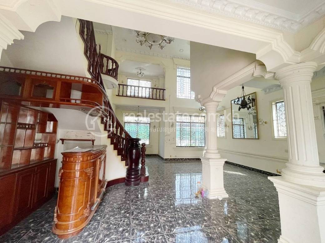 Villa For Rent with 2 Parking Space