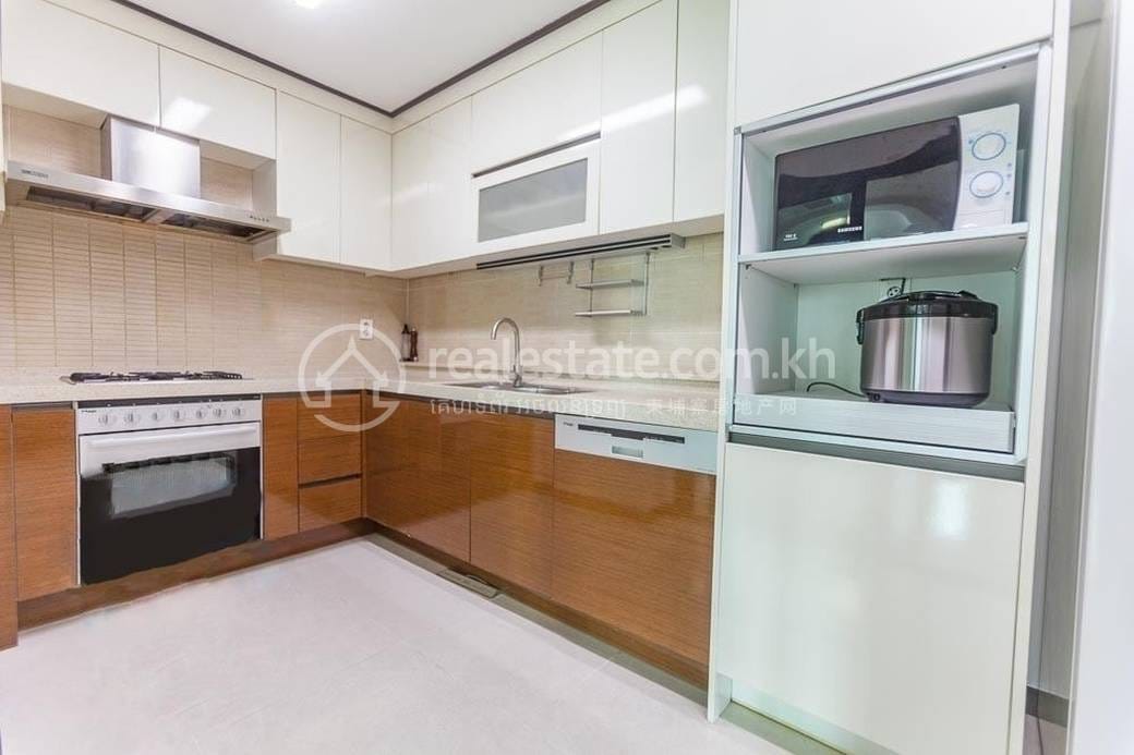 De Castle Royal Condominium | Condo For Rent in BKK 1, Boeng Keng Kang, Phnom Penh