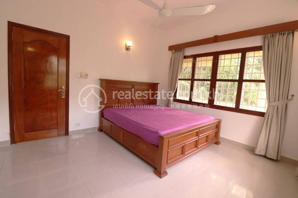 4 Bedrooms Vila K pronájmu for $3,000