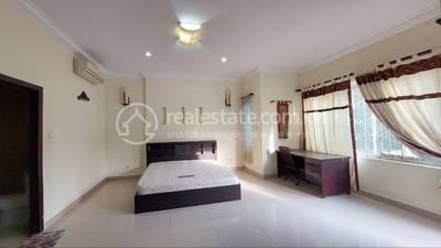 3 Bedrooms Vila K pronájmu for $2,000