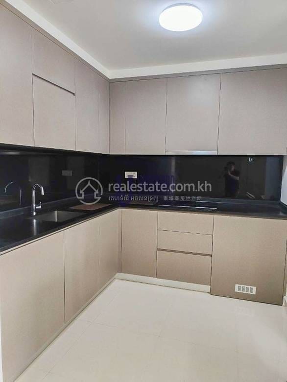 Condo Na wynajem w Chamkarmon $1,600