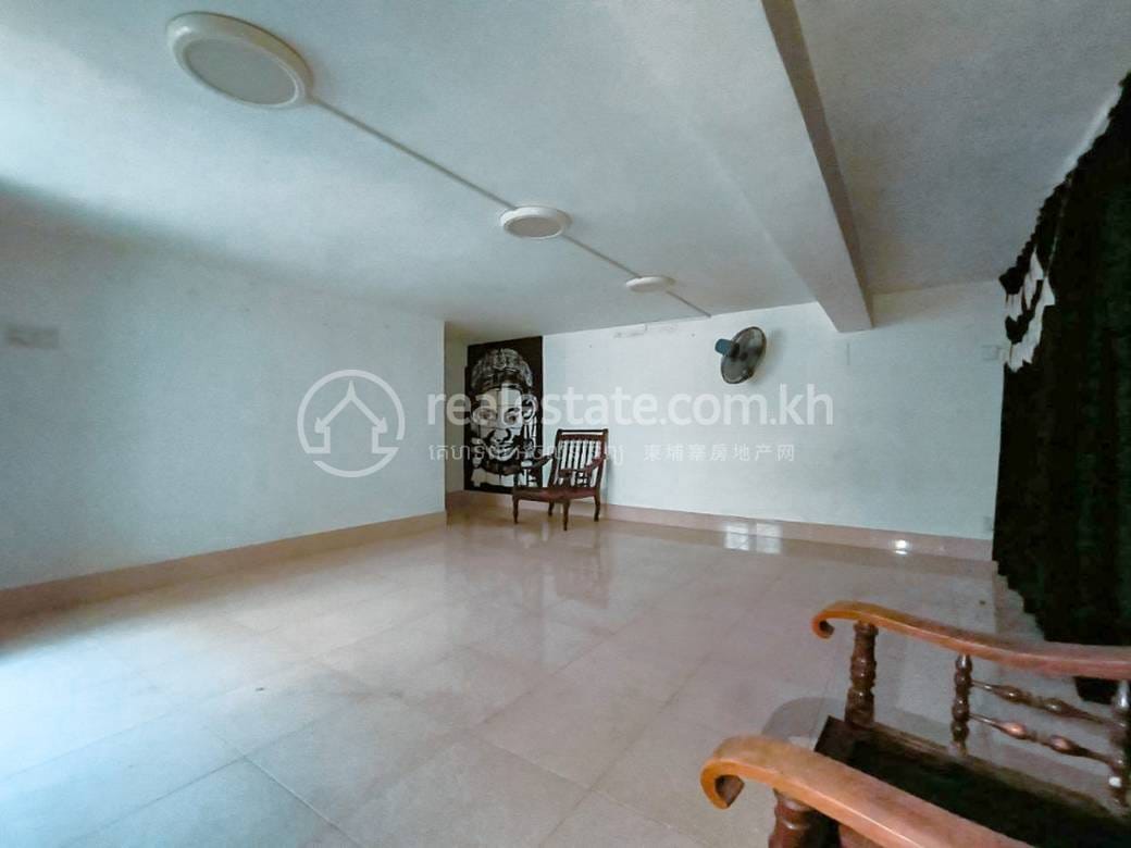 Daun Penh店屋出售，价格$1,300,000