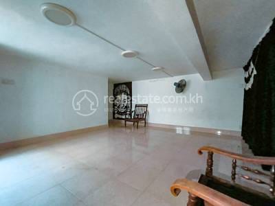 Daun Penh店屋出售，价格$1,300,000