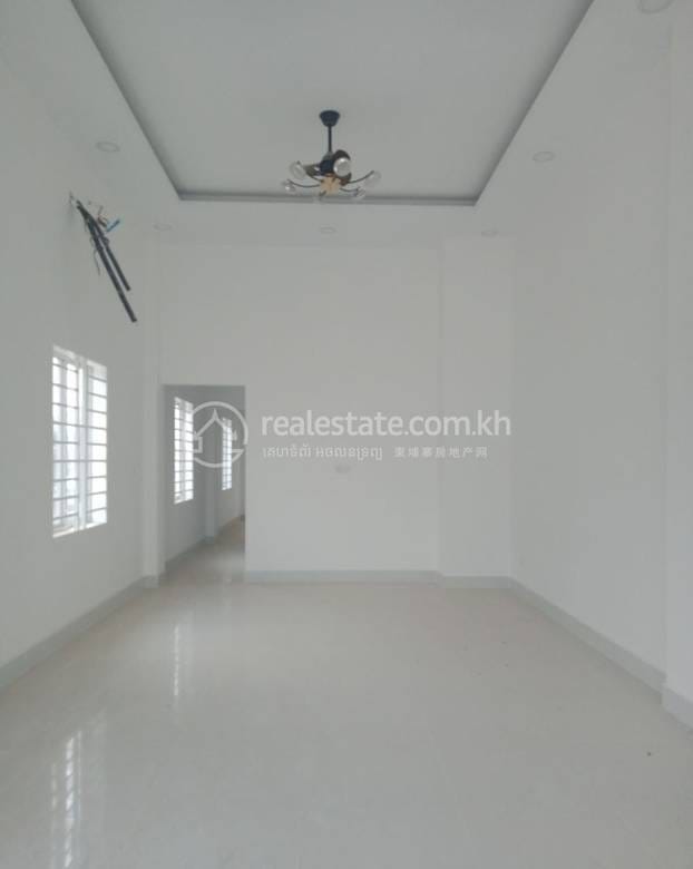 Chroy Changvar排屋出租，价格$5,000