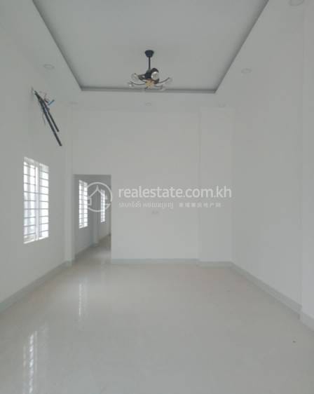 Chroy Changvar排屋出租，价格$5,000