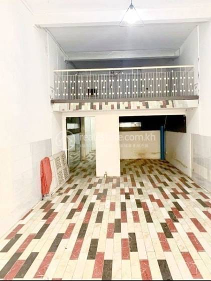 Flat House Na prodej in Daun Penh $700,000
