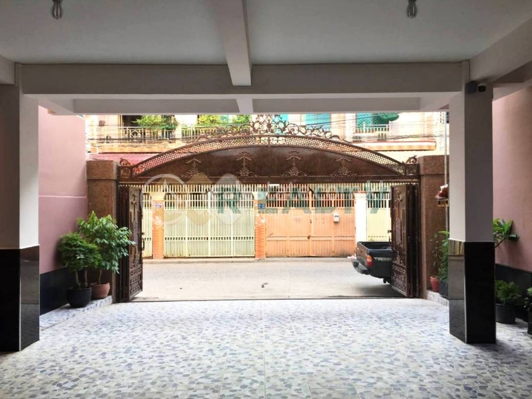 駐車スペース2台付き建築For Sale & Rent