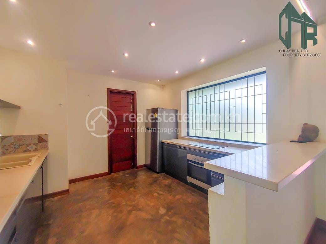 1,471 sqm Land Size Villa For Sale