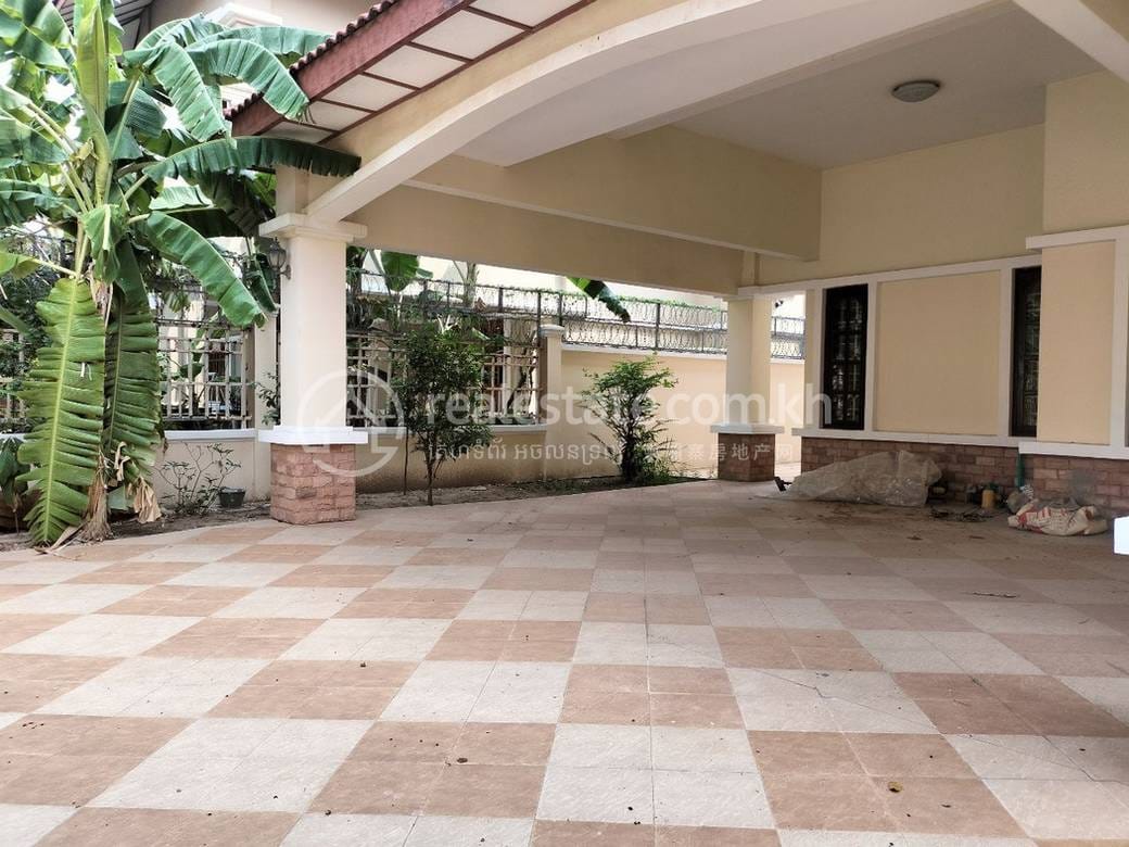Villa For Rent with 2 Parking Space