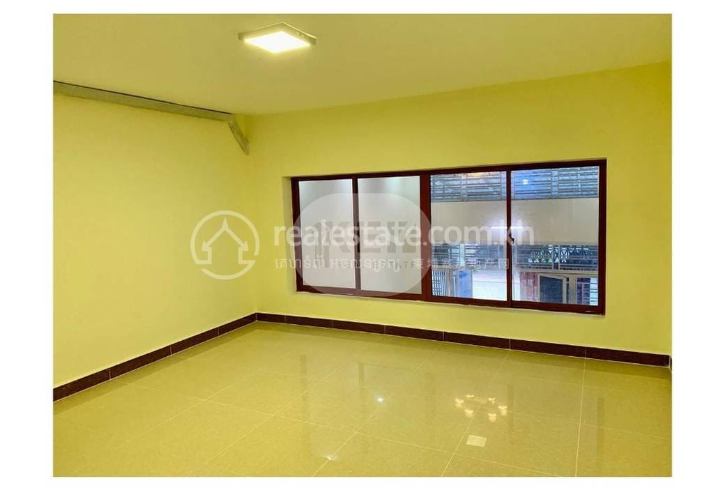 Flat House For Sale with 1 Parking Space