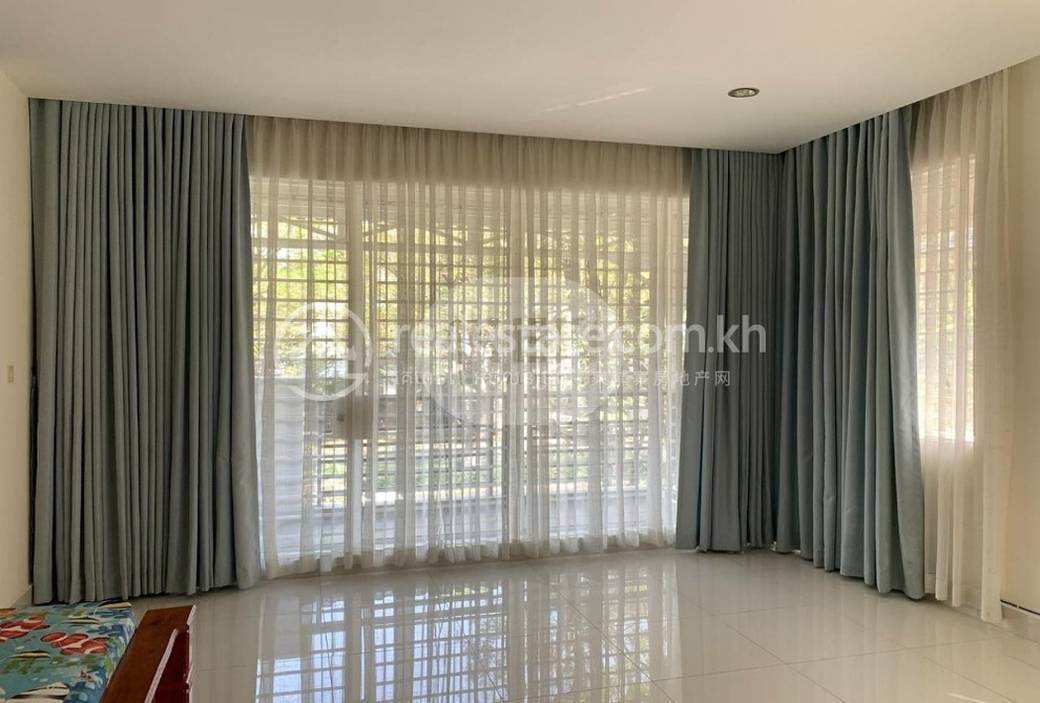 Villa Jumelle À louer à Chbar Ampov $1,500