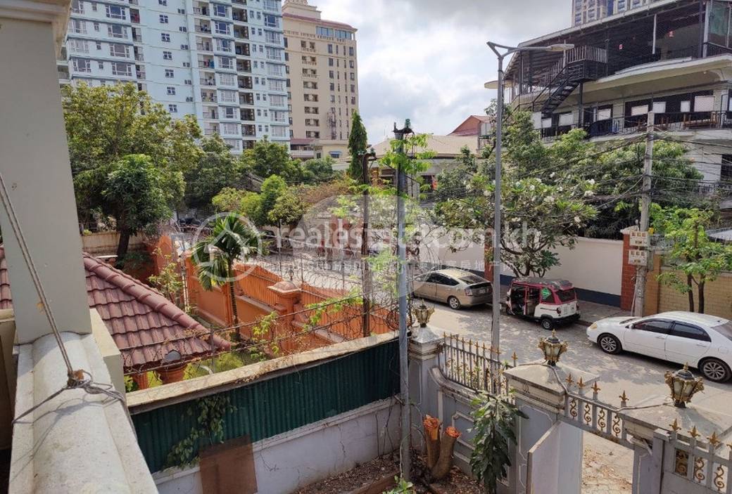 Vila For Sale & Rent with 1 Parking Space