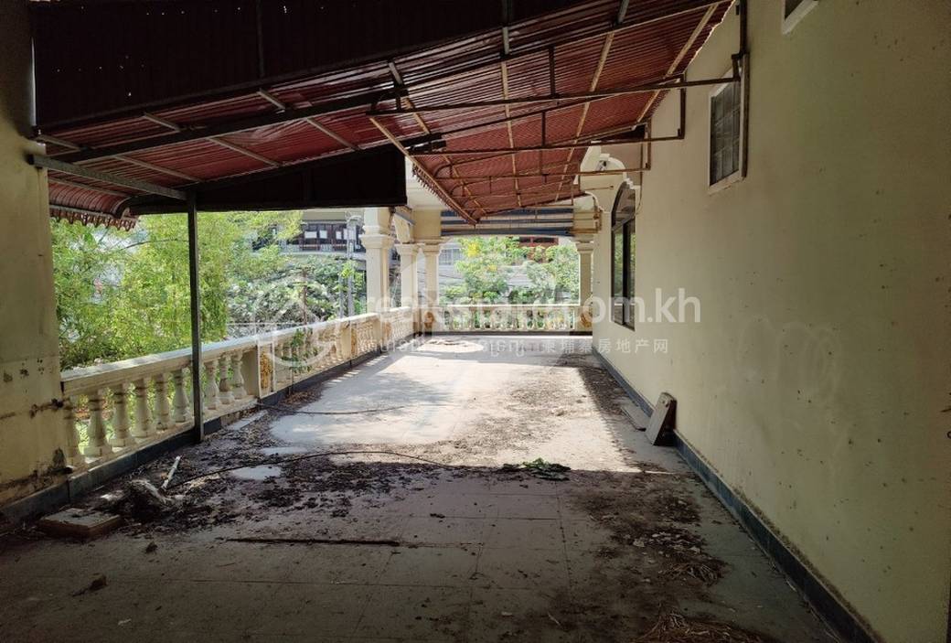 Vila For Sale & Rent in Chamkarmon $2,200,000