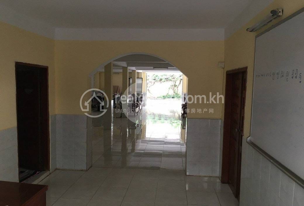 Villa For Rent in Daun Penh $3,500