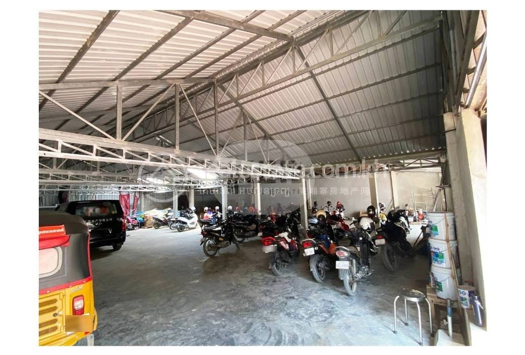 Entrepôt À louer à Chroy Changvar $1,800