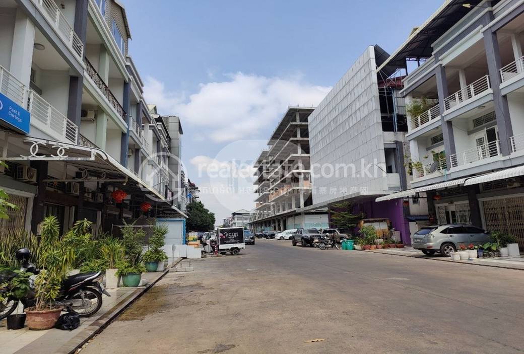 Flat House For Sale & Rent with 1 Parking Space