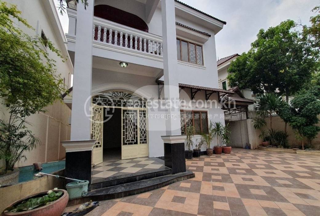 Villa For Rent in Chamkarmon $1,800