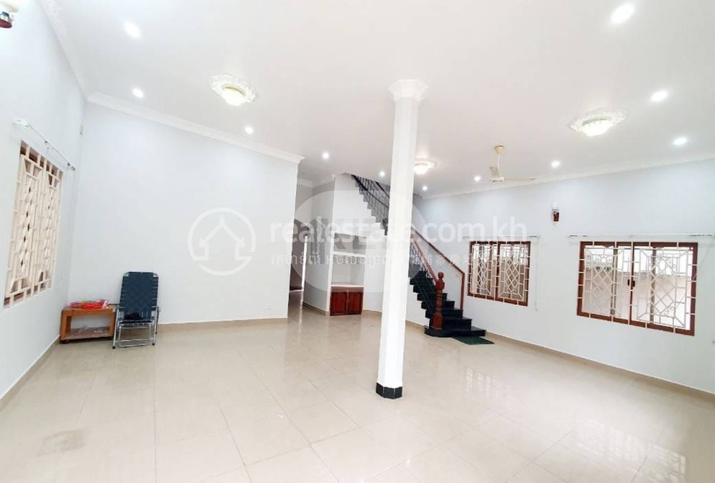 Phsar Daeum Thkov Villa For Rent in Phsar Daeum Thkov