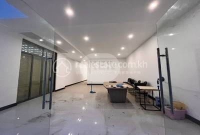 带1个停车位的店屋出售