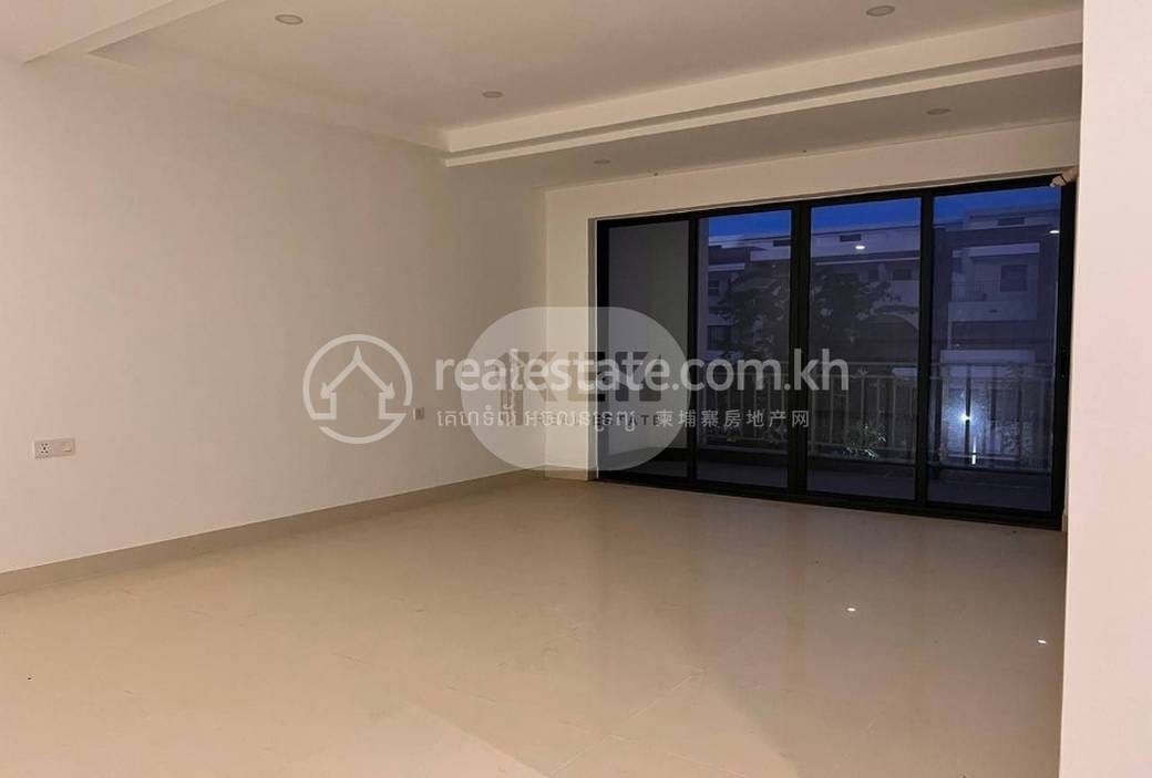 Chroy Changvar店屋出售，价格$490,000