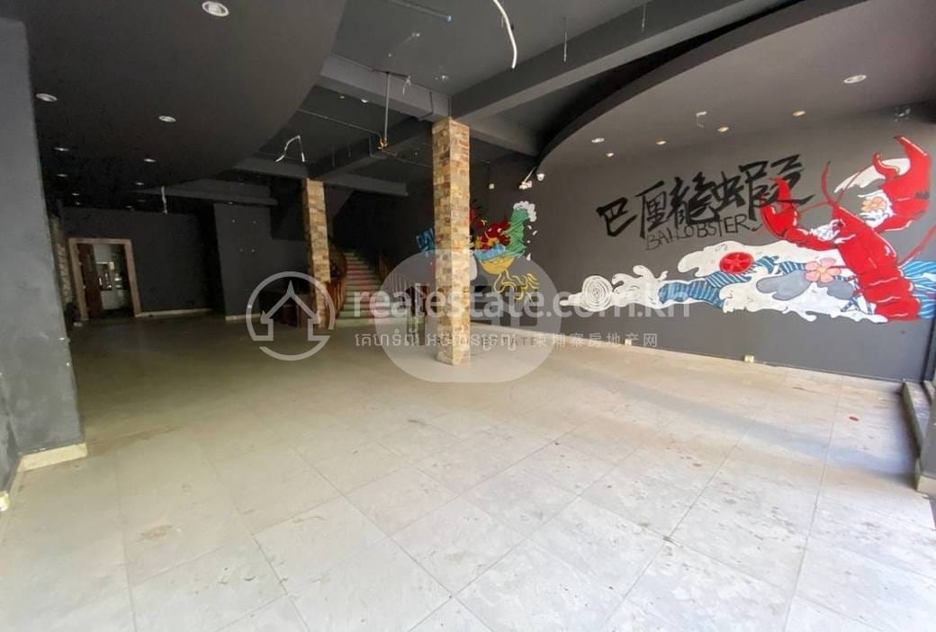 Shophouse For Rent with 1 Parking Space