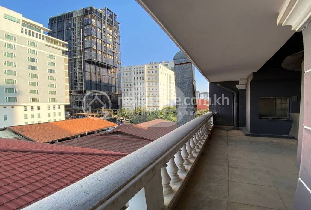 BKK 1 Shophouse For Rent in BKK 1