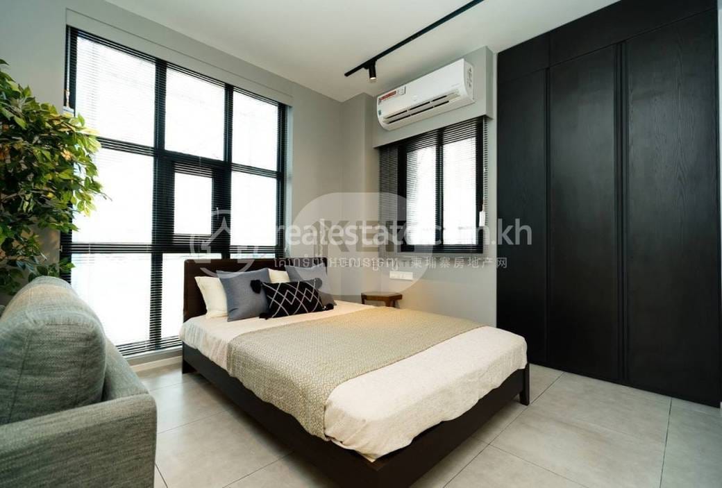 Condo For Sale with 1 Parking Space