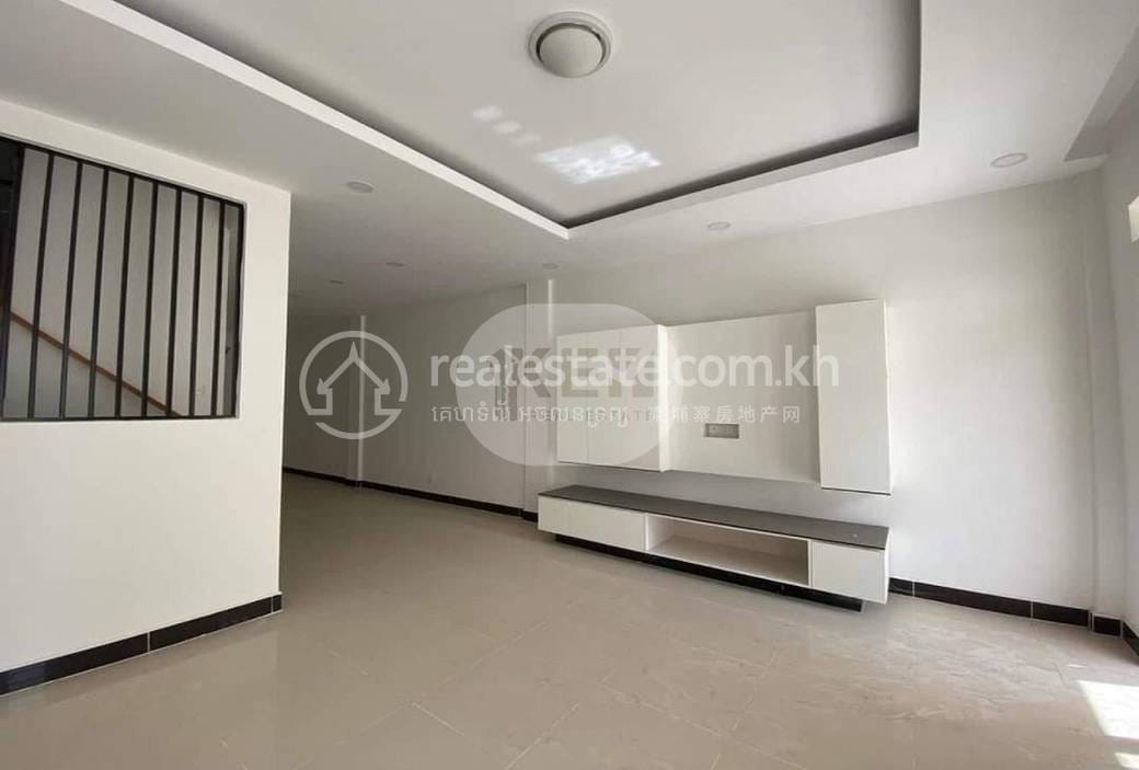 带1个停车位的House and lot出售