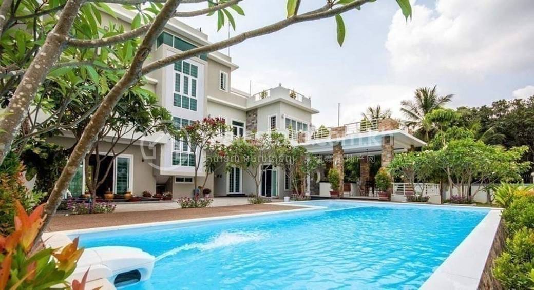 2,250 sqm Living Size Вилла Для Продажи in Chbar Ampov