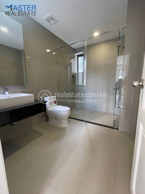 216 sqm Living Size Dvojvila K pronájmu in Chroy Changvar