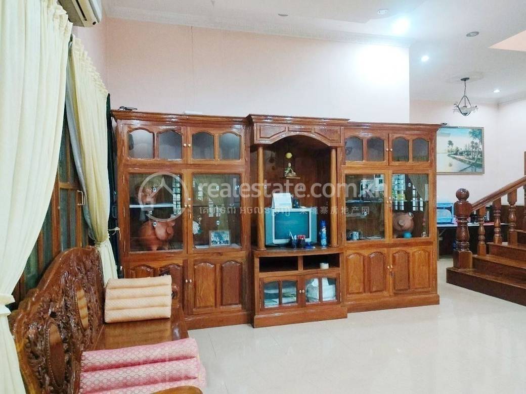 Villa For Rent in Chamkarmon $2,300