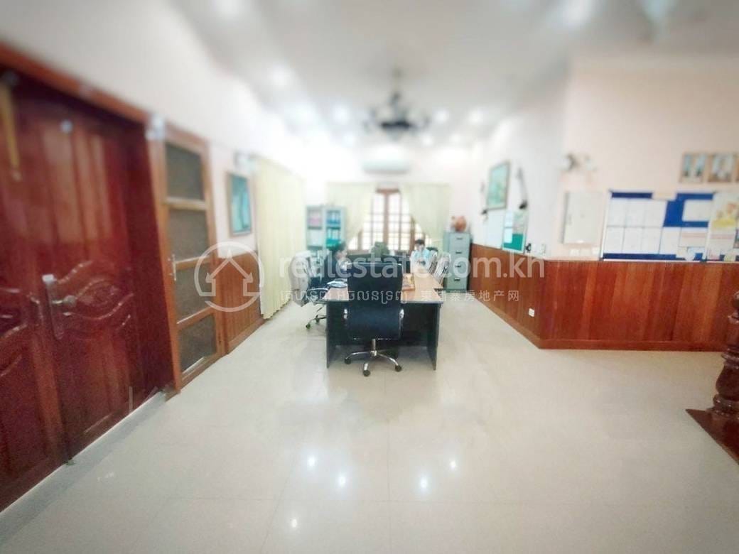 Villa For Rent with 3 Parking Space