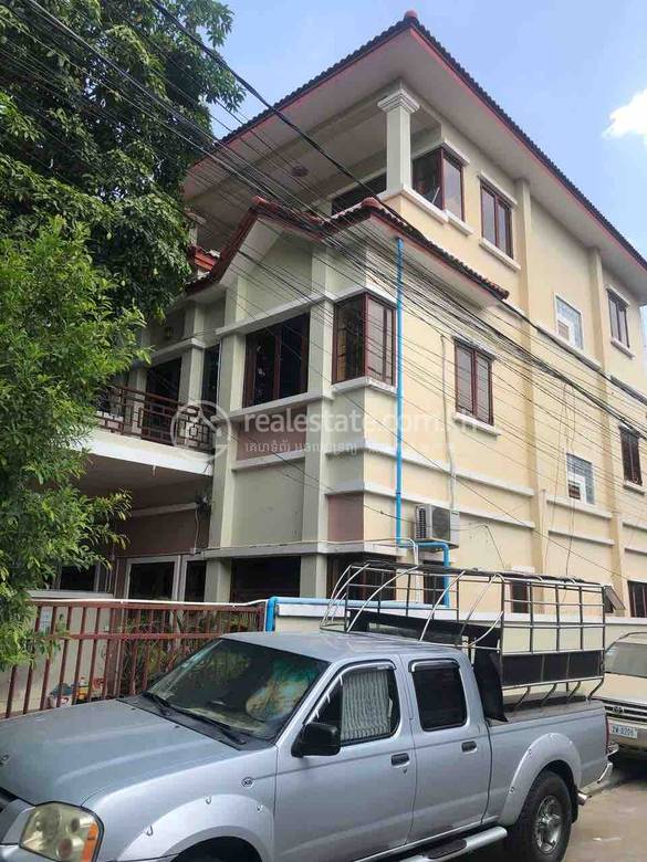 Řadový dům K pronájmu in Tuek L'ak 3, Toul Kork, Phnom Penh