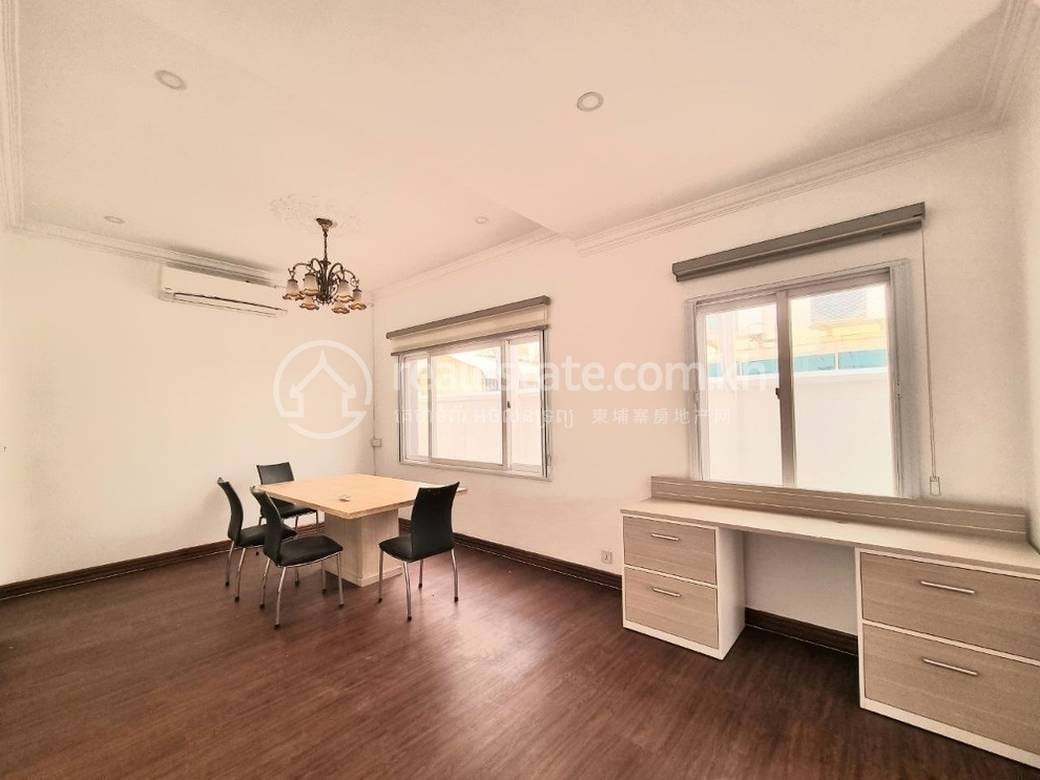 Vila K pronájmu in Chamkarmon $2,000
