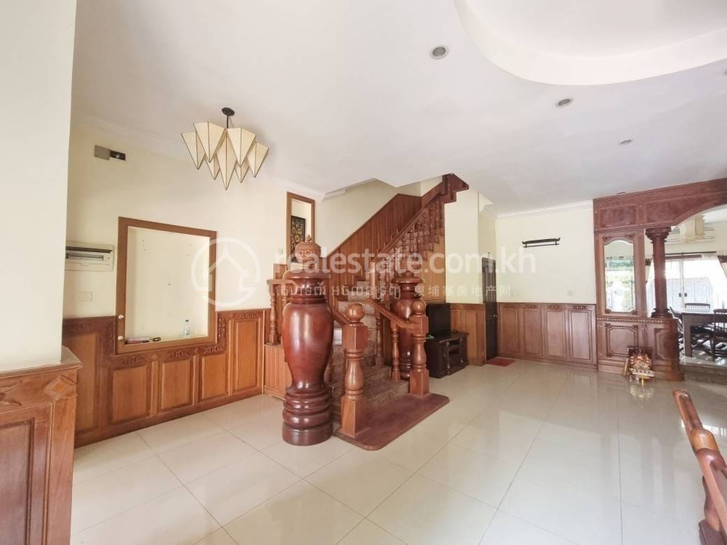 Řadový dům K pronájmu in Tonle Bassac, Chamkarmon, Phnom Penh