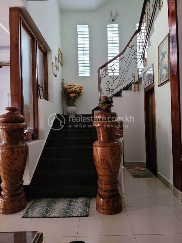 Phnom Penh Thmey វីឡាភ្លោះ សំរាប់លក់ នៅ Phnom Penh Thmey