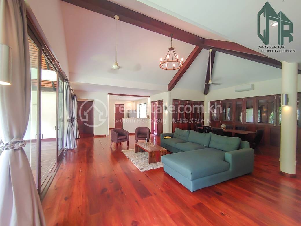 $700,000 Villa
