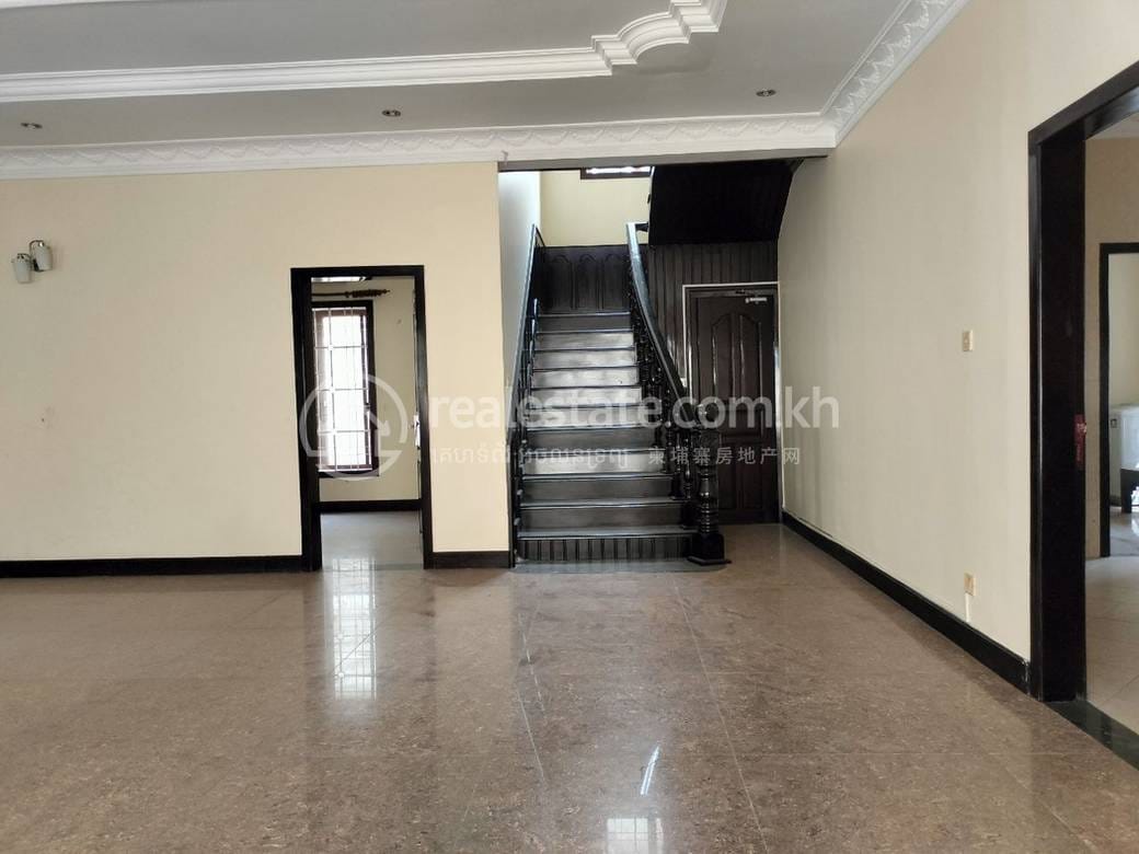 Villa For Rent in Russey Keo $1,400