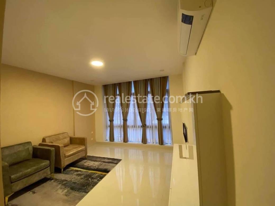 Shophouse For Rent with 2 Parking Space