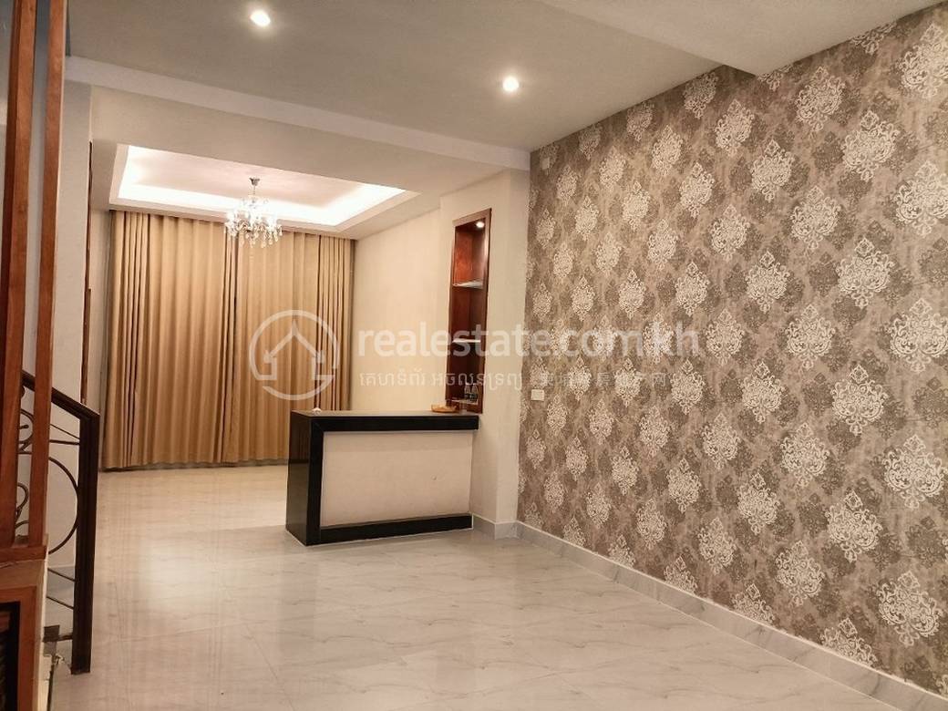 Phnom Penh Thmey វីឡាភ្លោះ សំរាប់លក់ នៅ Phnom Penh Thmey