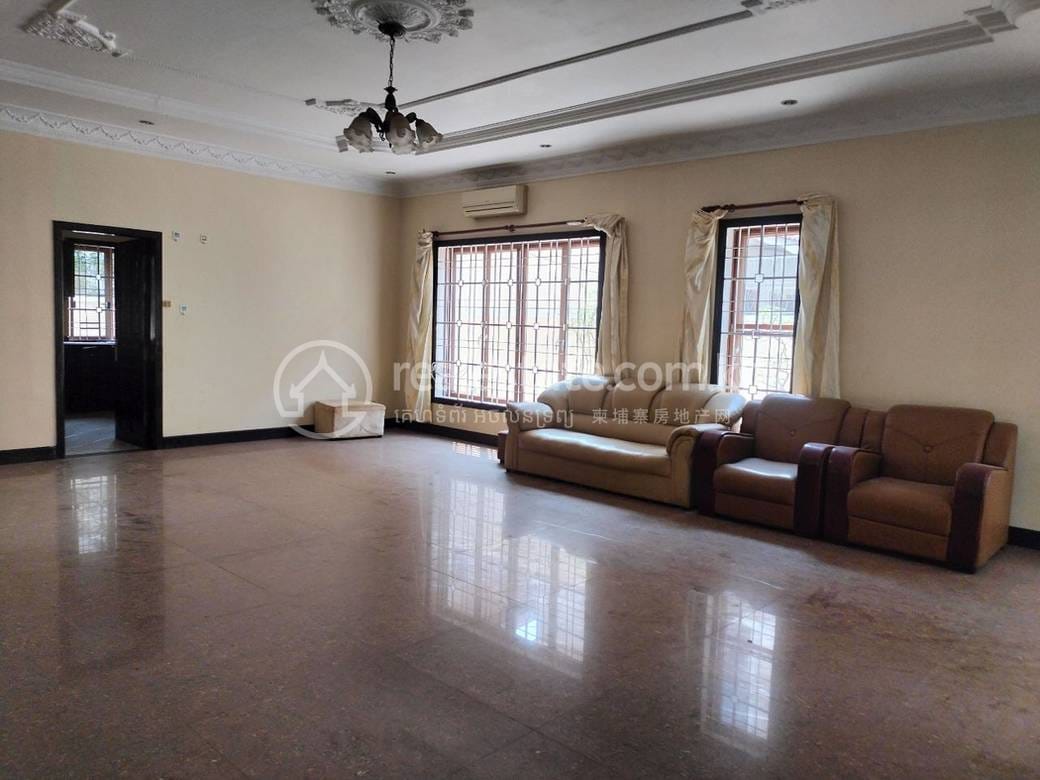 Tuol Sangke Villa For Rent in Tuol Sangke