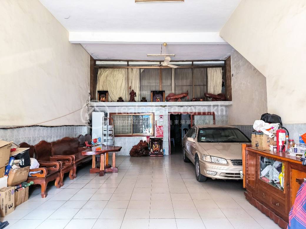ตึกแถว For Sale & Rent พื้นที่ใช้สอย 151 ตร.ม. ใน Daun Penh