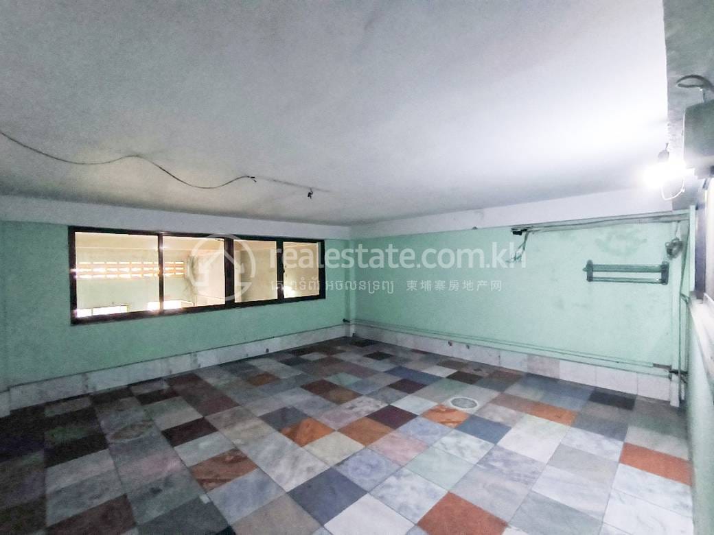 Daun Penh Shophouse Na prodej in Daun Penh
