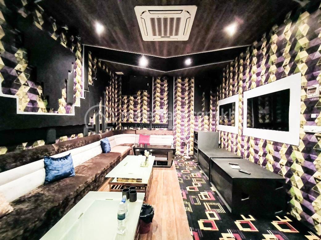 Wat Phnom Shophouse For Rent in Wat Phnom