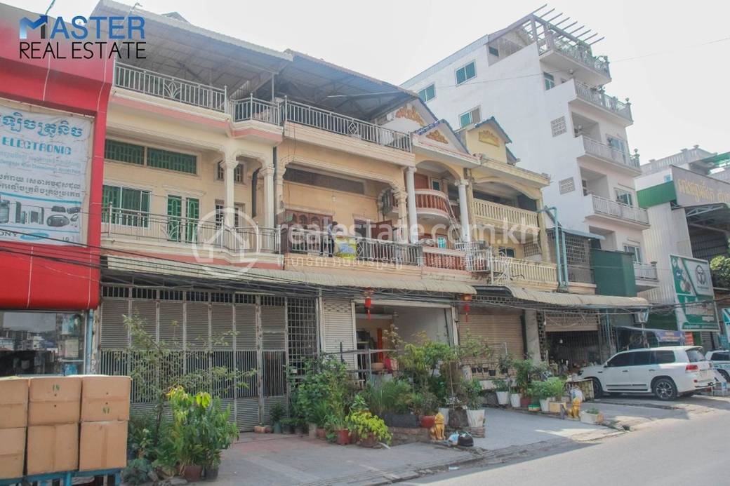 带2个停车位的店屋出售