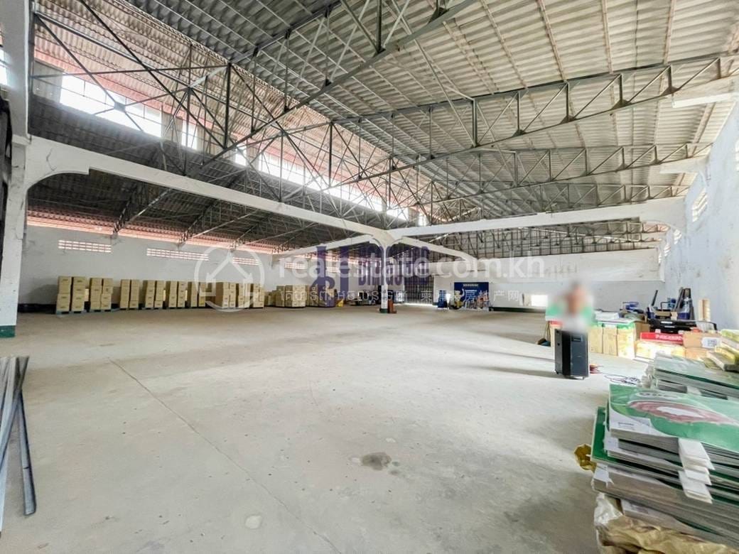 Entrepôt À louer à Toul Kork $3,600