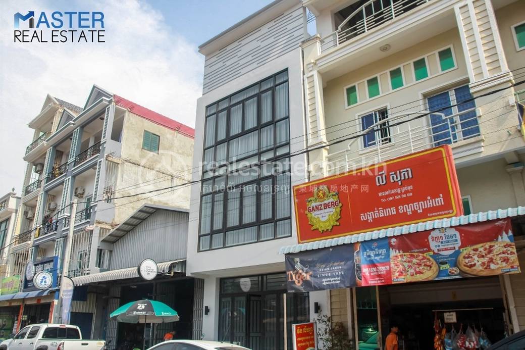 68 sqm Living Size Shophouse Na prodej in Chbar Ampov