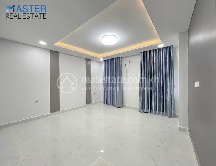 Shophouse Na prodej in Chbar Ampov $220,000